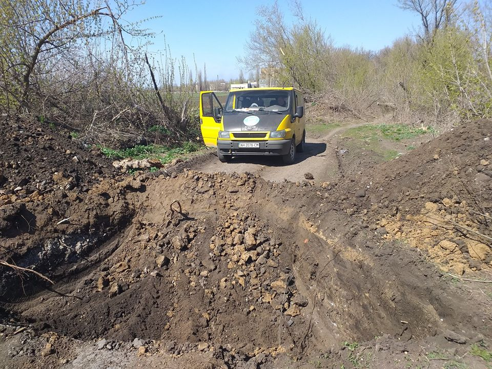 Прифронтовое село Опытное отрезали от "дороги жизни", - волонтеры