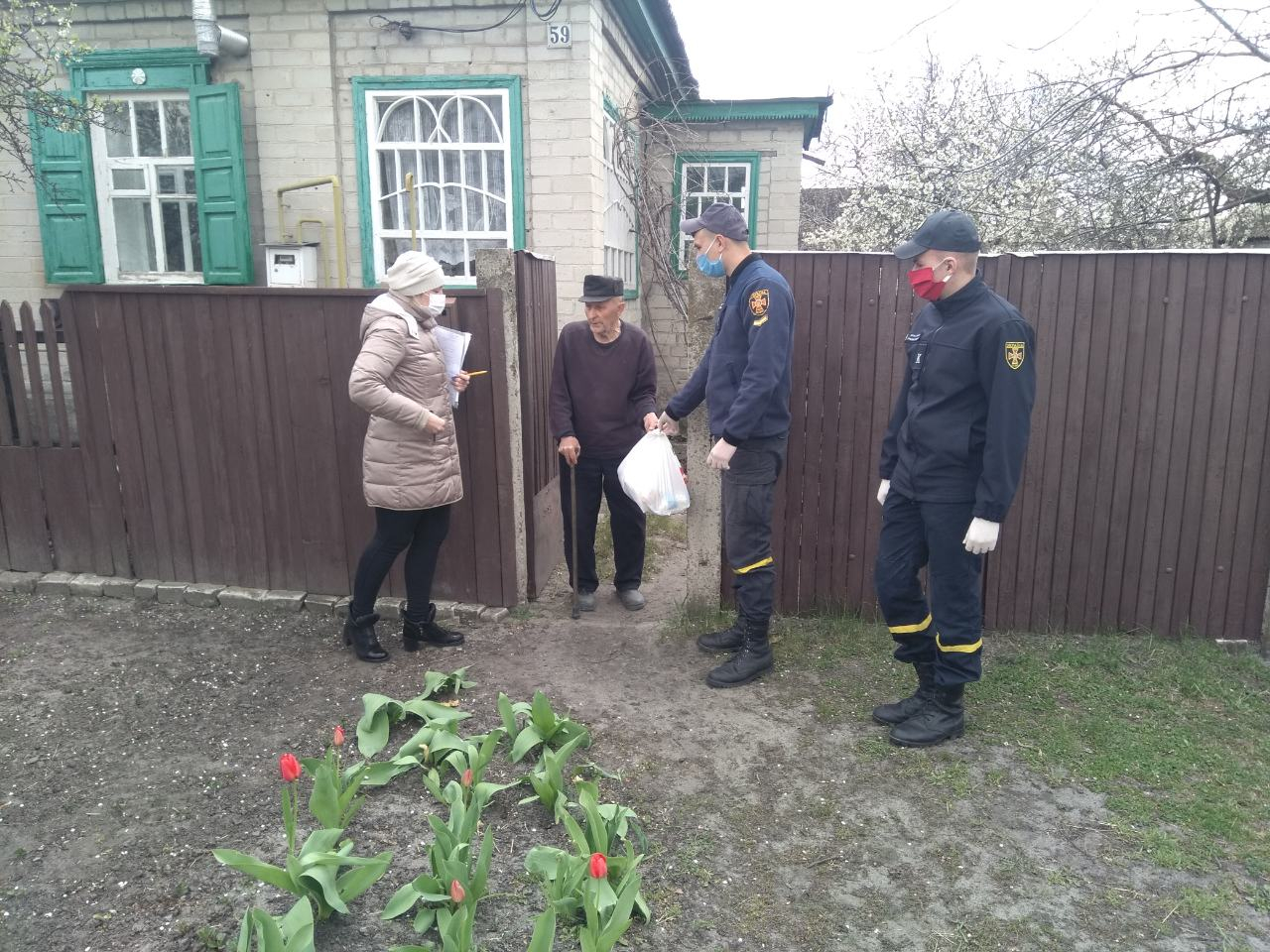 Спасатели ГСЧС и соцработники оказали помощь пожилым в Лиманской ОТГ