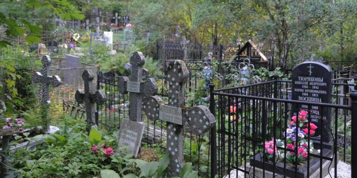 В Рубежном просят ограничить посещение кладбищ