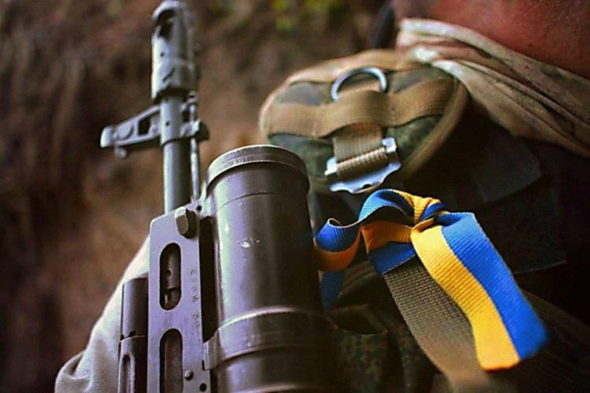 Еще двое украинских военных ранены из-за обстрела на Донбассе