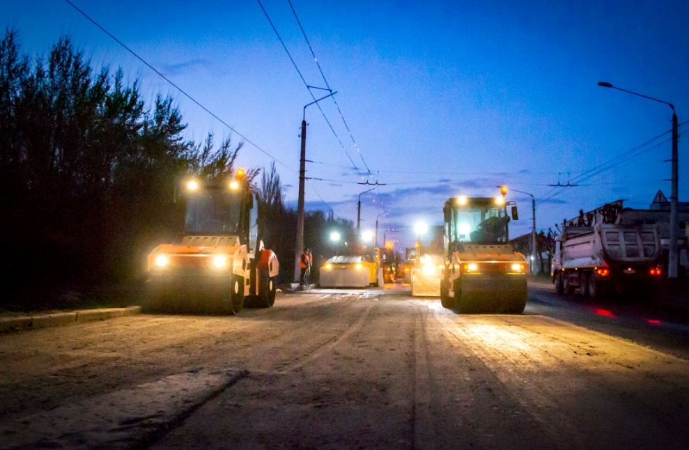 В Краматорске работы по ремонту дороги по улице Олексы Тихого проводят ночью: причина