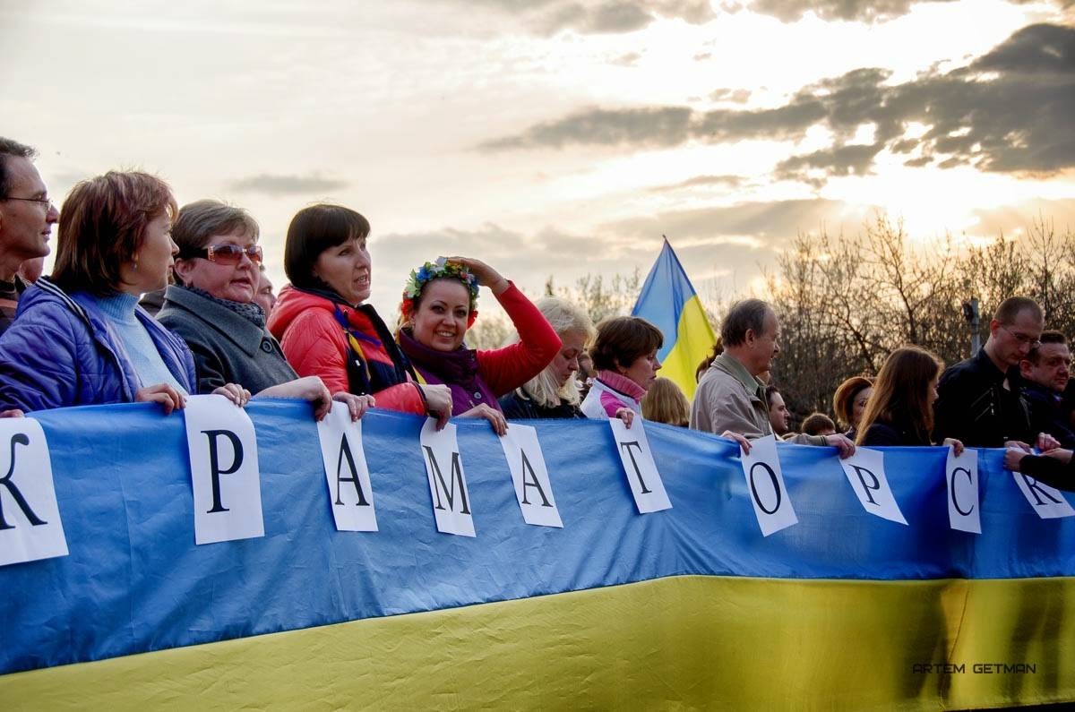 6 лет назад Краматорчане в условиях оккупации выступили с украинскими флагами: фотовоспоминания