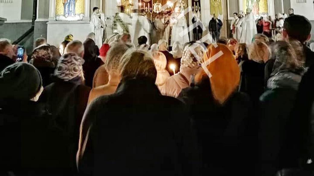 В "ДНР" верующие провели ночь в храмах несмотря на комендантский час: фото