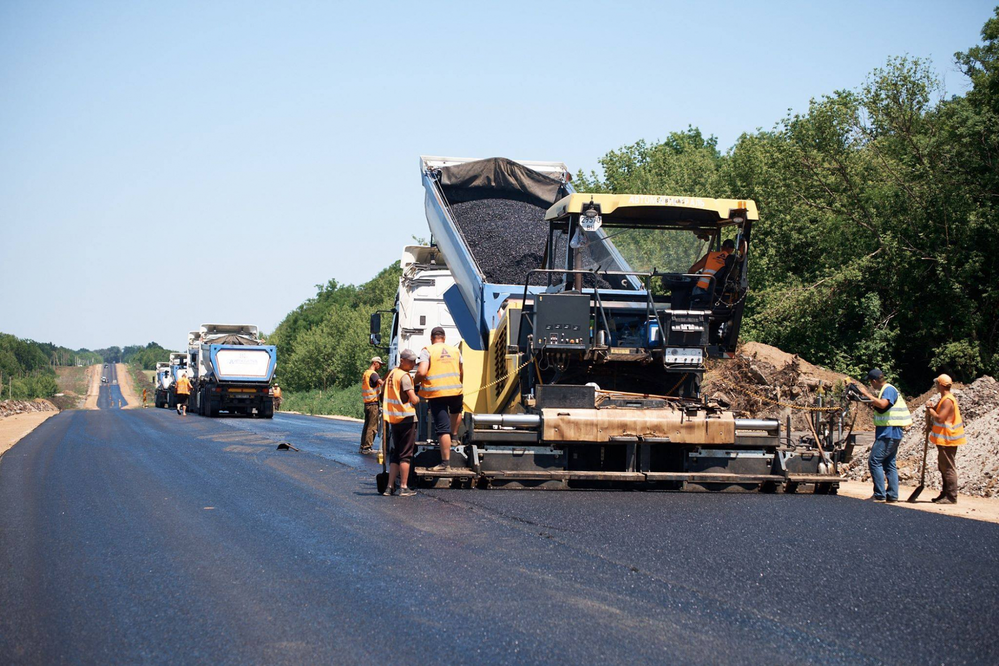Большая стройка: на Донетчине идет ремонт автотрассы Лиман-Доброполье
