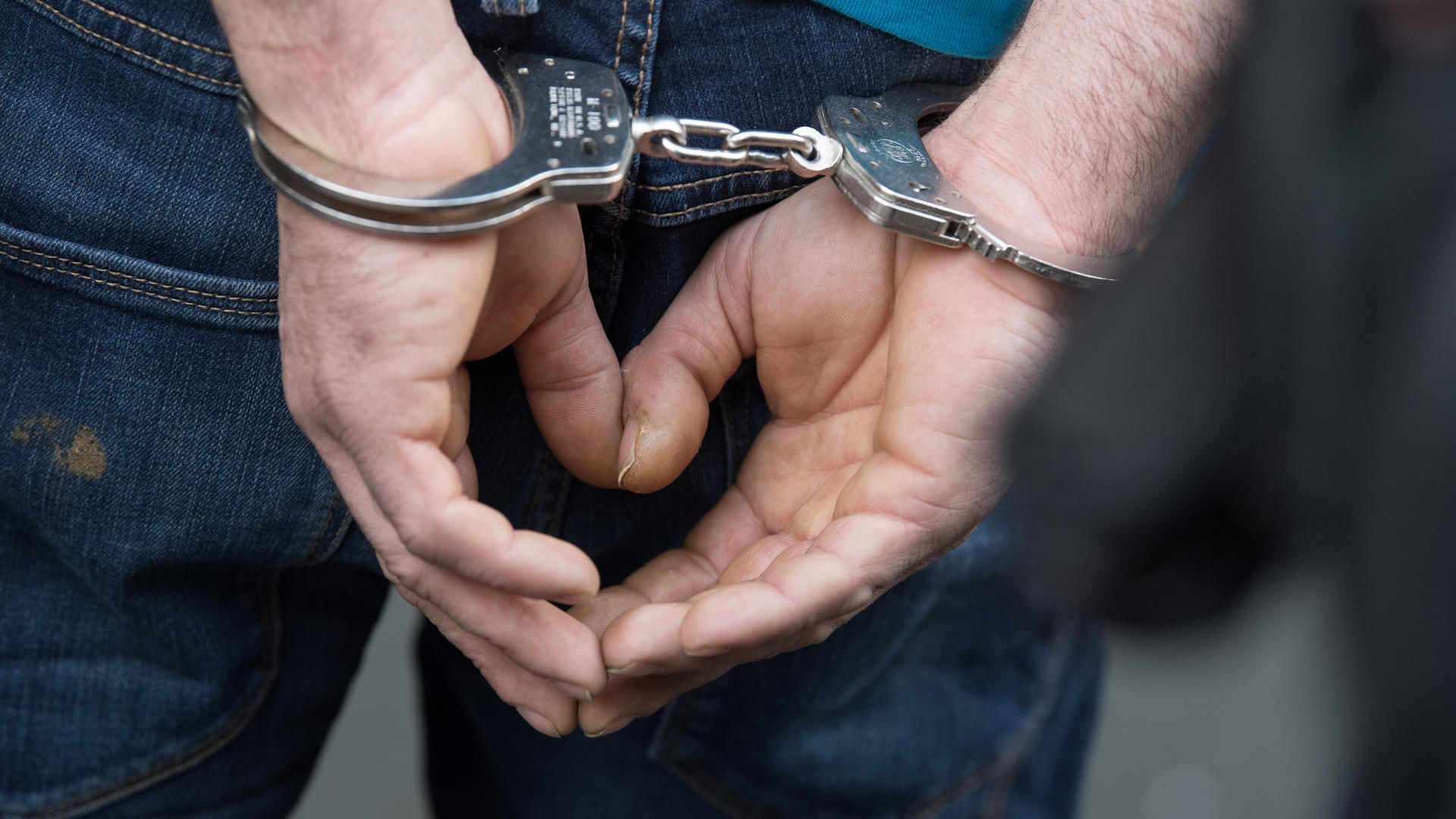 Полиция Славянска задержала грабителя, отобравшего у женщины мобильный телефон