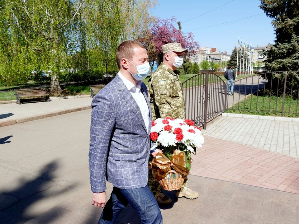 На Донетчине возложили цветы к памятнику ликвидаторов ЧАЭС
