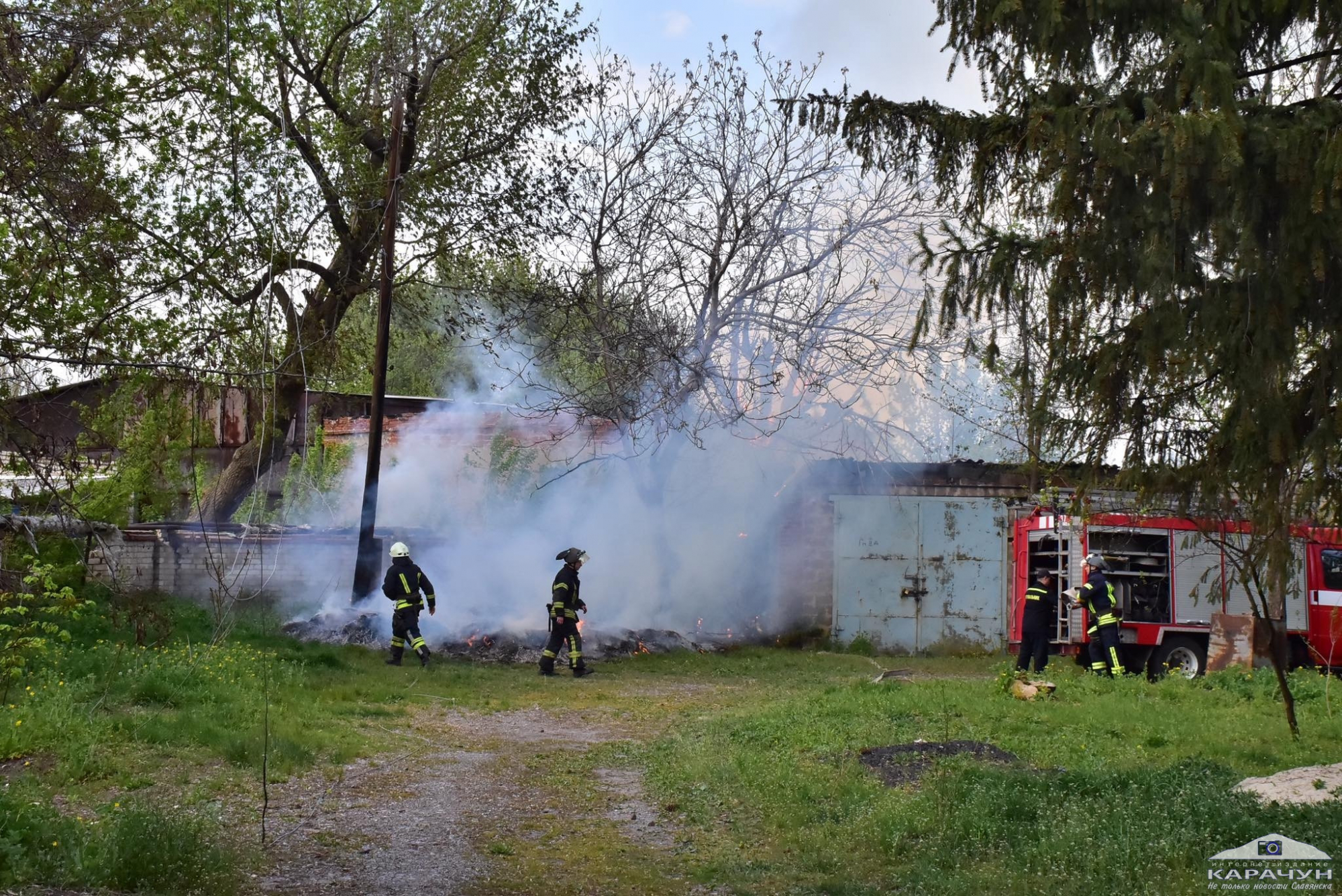 В Славянске возле больницы произошел пожар: есть очевидцы возгорания