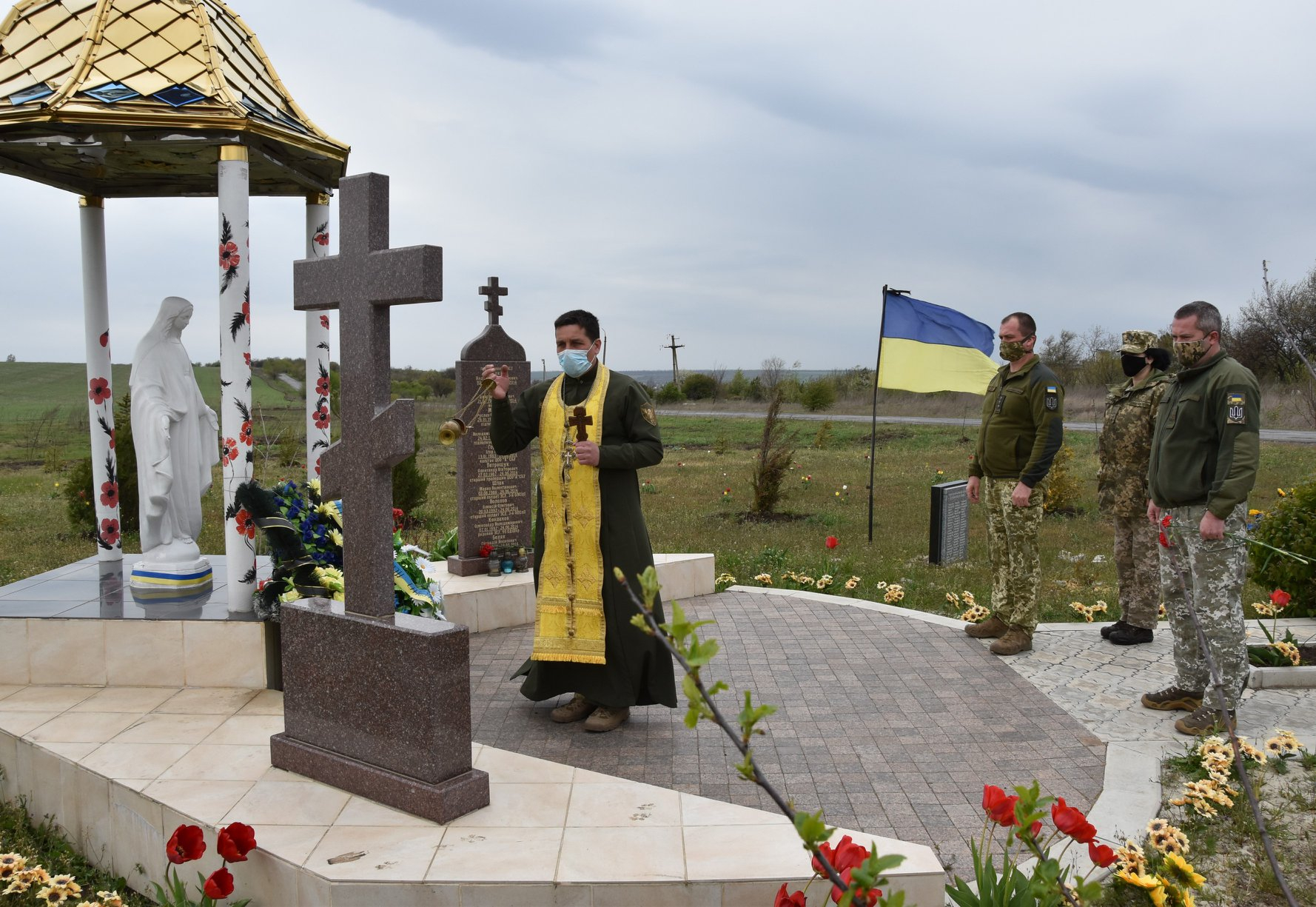 В поминальное воскресенье воины ОС почтили память погибших героев