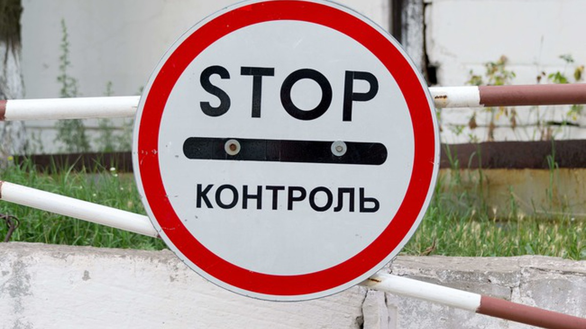 Украинка не может вернуться домой из Донецка в Киев из-за закрытых КПВВ