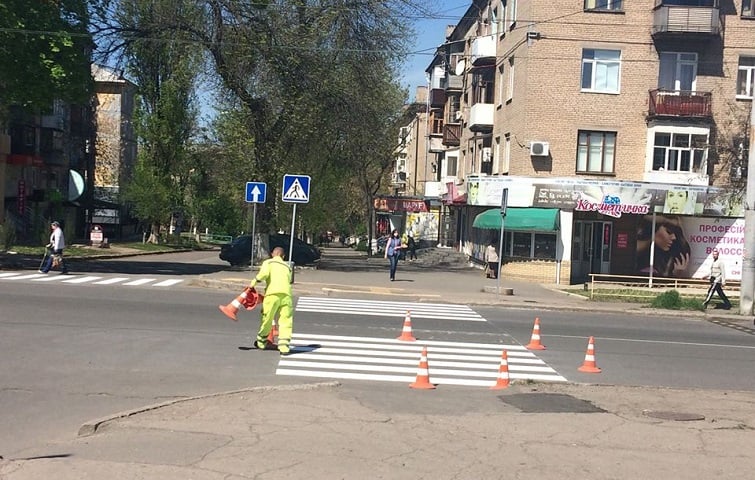 В Краматорске начали работы по нанесению дорожной разметки на улицах: фото