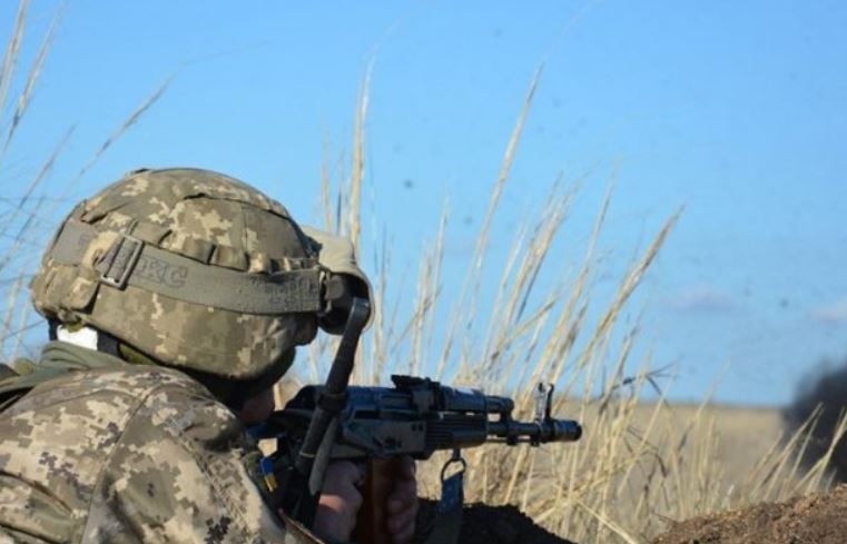 Боевики на Донбассе совершили 8 обстрелов, один воин ранен