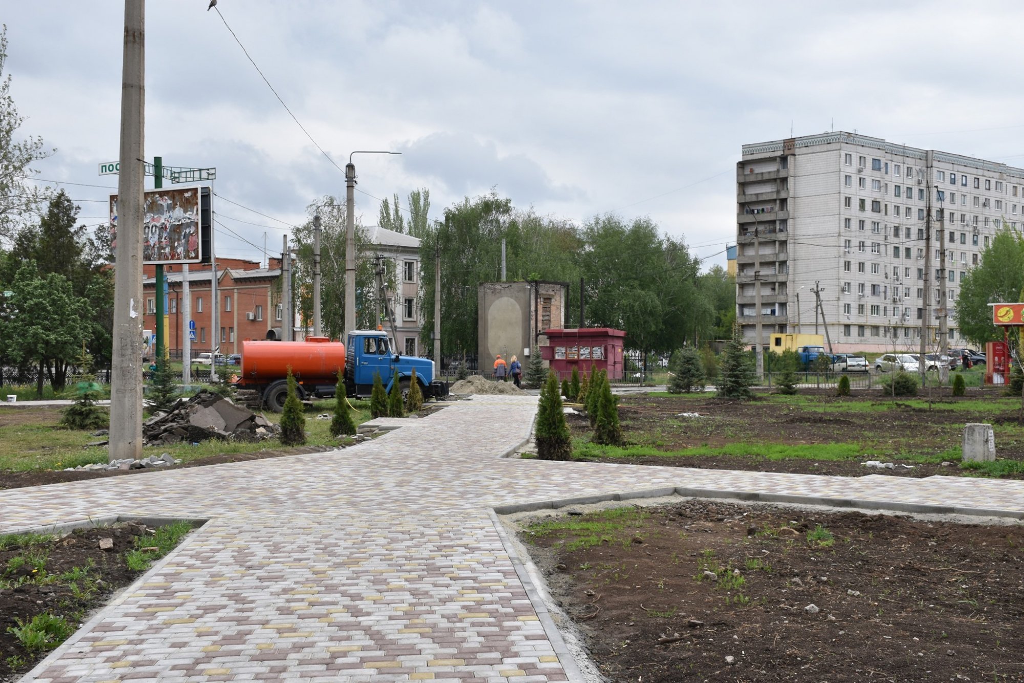 В Краматорске завершают обустройство нового сквера: фото