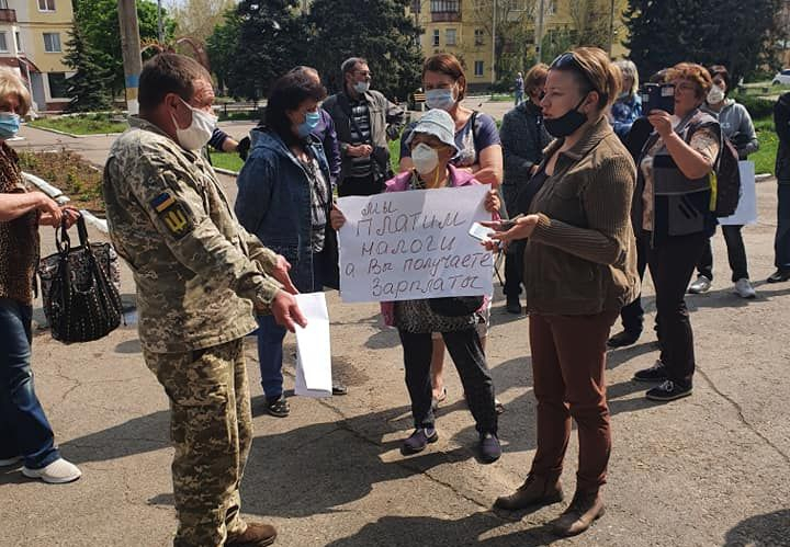 На Луганщине предприниматели вышли на акцию протеста: фото, видео