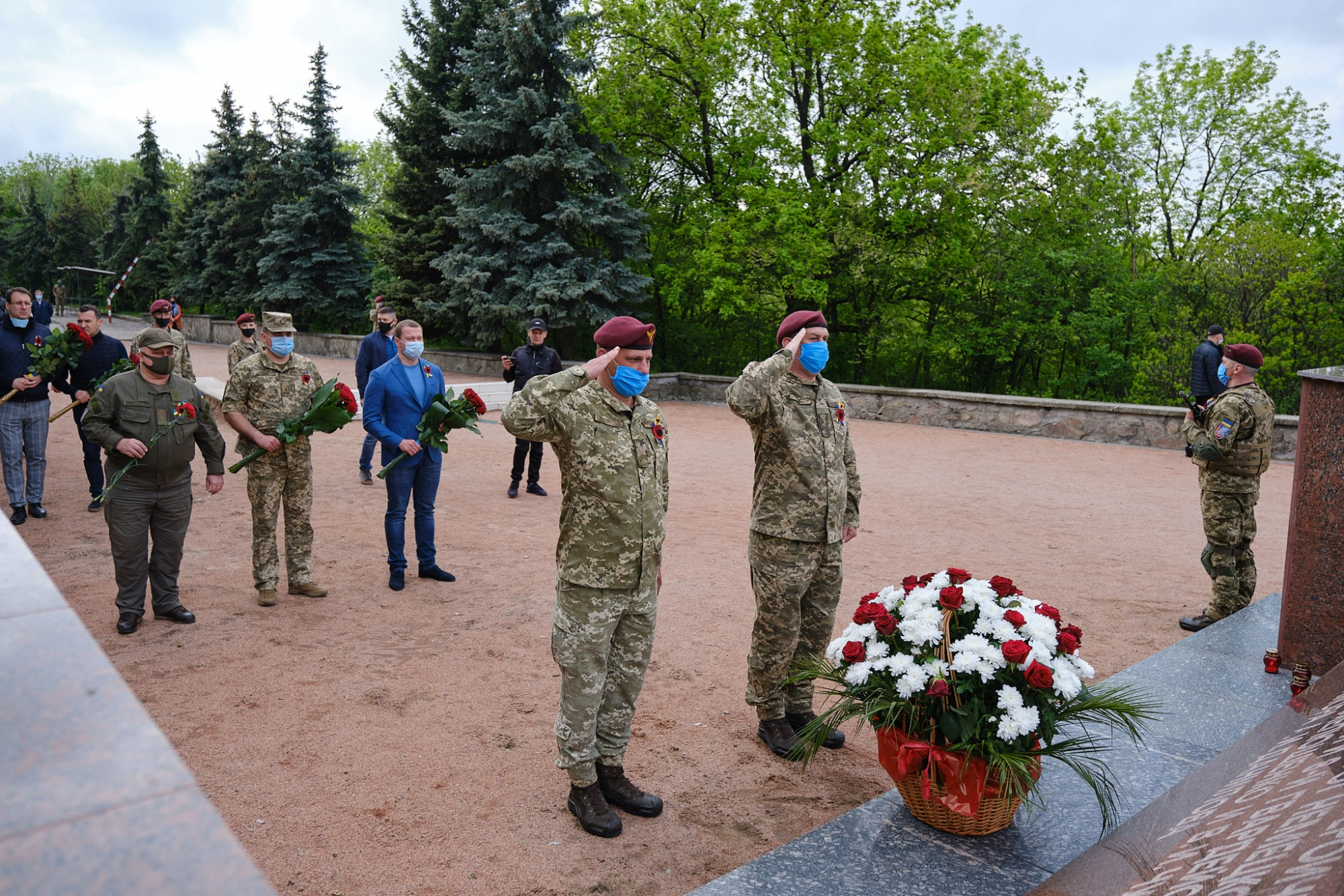 На Донетчине возложили цветы в память погибших во Второй мировой войне