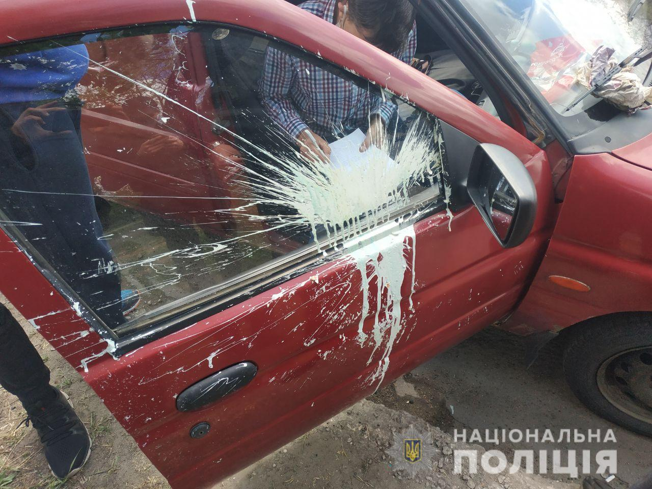 В Мариуполе машины участников автопробега забросали краской