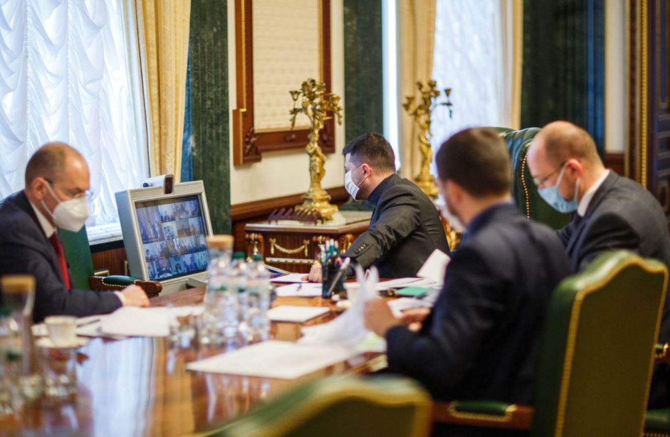 Шмыгаль рассказал, как теперь будут выплачивать надбавки медикам