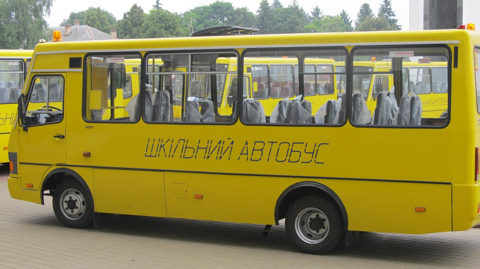 Стало известно, в каких городах Донетчины закупят школьные автобусы и отремонтируют пищеблоки в столовых