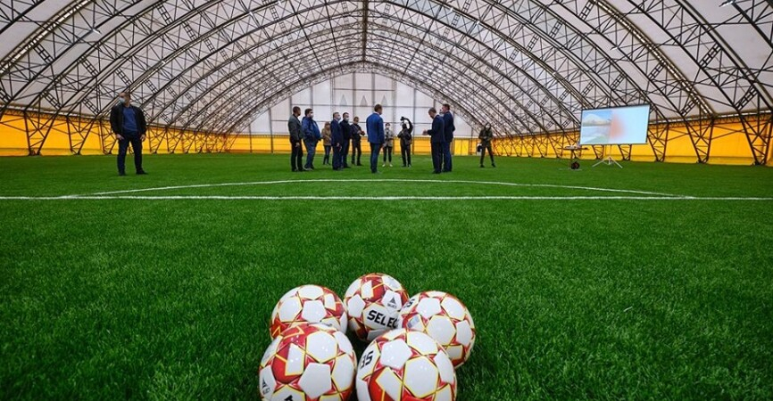 В Краматорске открыли крытое футбольное поле с искусственным покрытием в рамках Большого строительства: видео