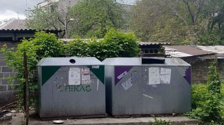Жители Славянска призвали городской совет установить мусорные баки на каждую улицу
