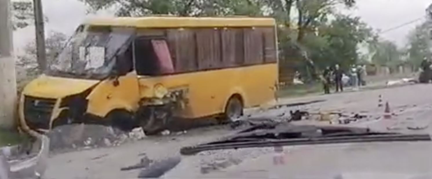 В Славянске серьезное ДТП: видео с места трагедии