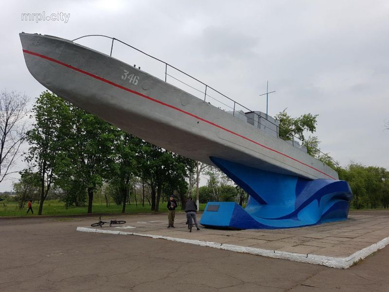 В Мариуполе вандалы исписали памятник освободителям города от нацистов