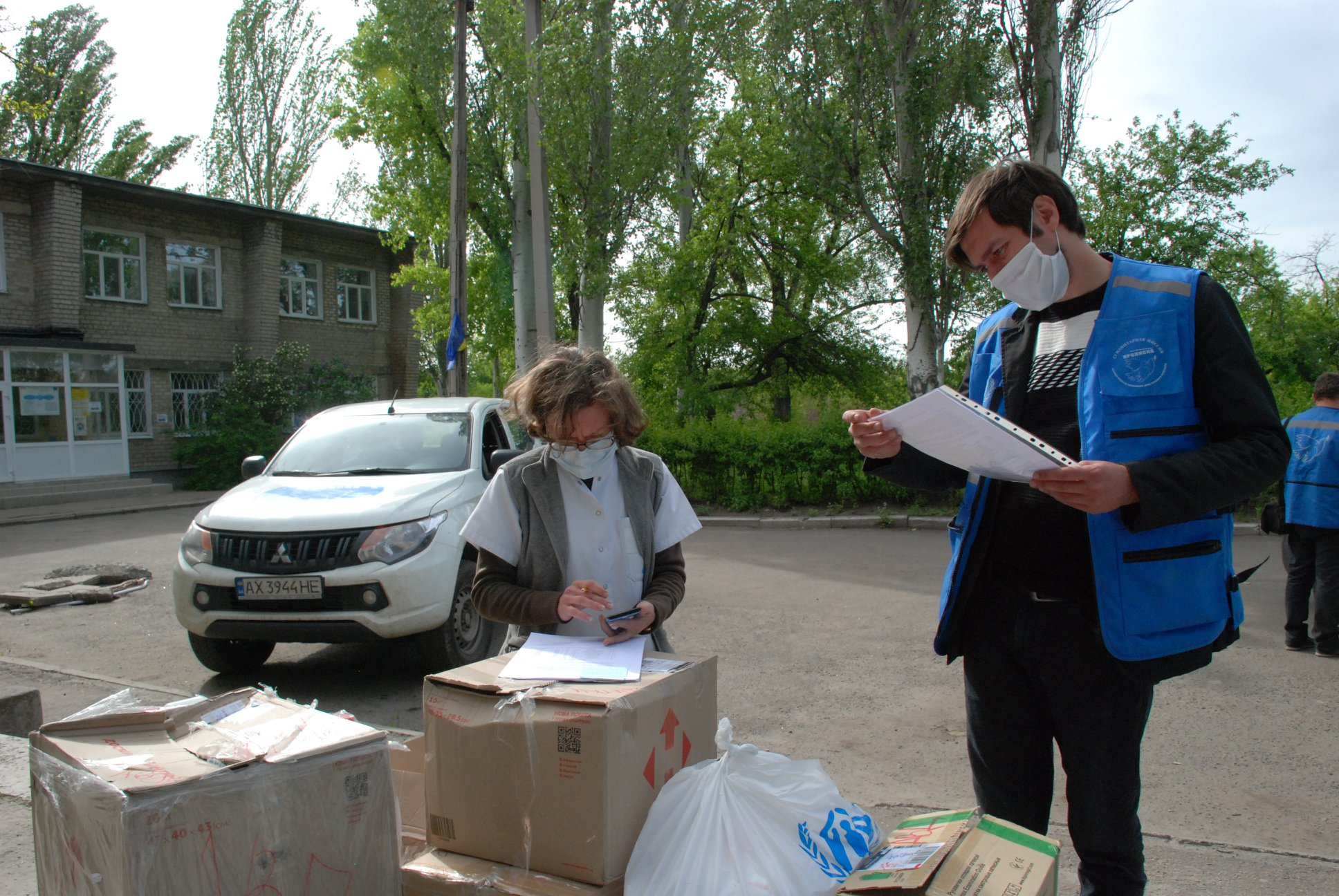 Волонтеры предоставили медикам Авдеевки средства индивидуальной защиты