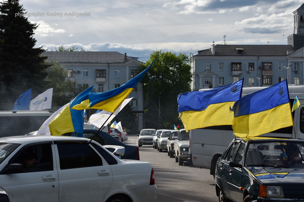 В Краматорске провели автопробег, посвященный Дню вышиванки