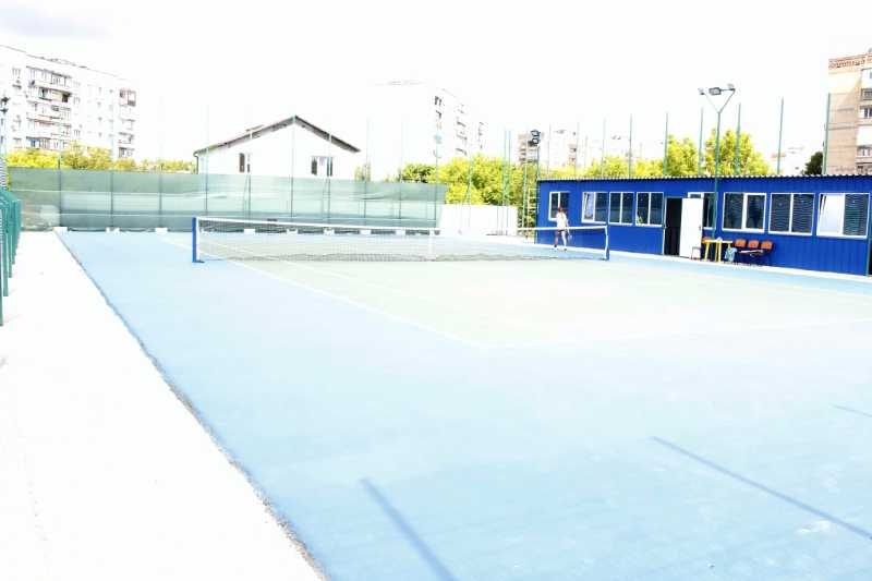 В Краматорске строится спортивный комплекс: уже можно поиграть в большой теннис