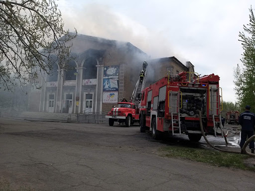 В Славянске власти решали дальнейшую судьбу сгоревшего Дома культуры