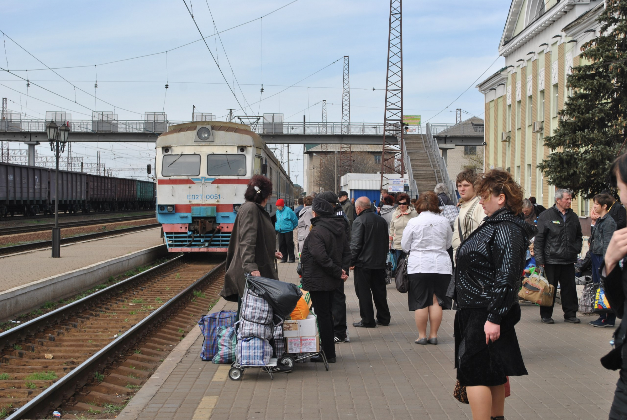 В Донецкой и Луганской областях возобновляется движение 38 пригородных поездов: список