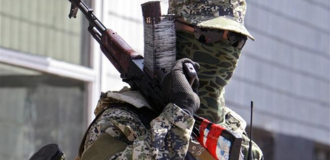 В оккупированном Донецке обустроили военную базу возле школы: фото