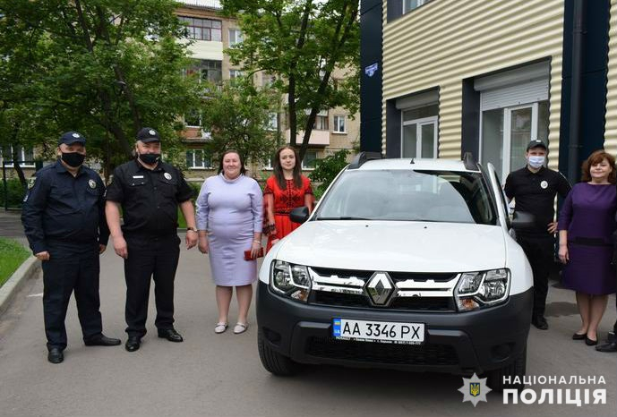Полицейским Николаевки на Донетчине передали новый автомобиль
