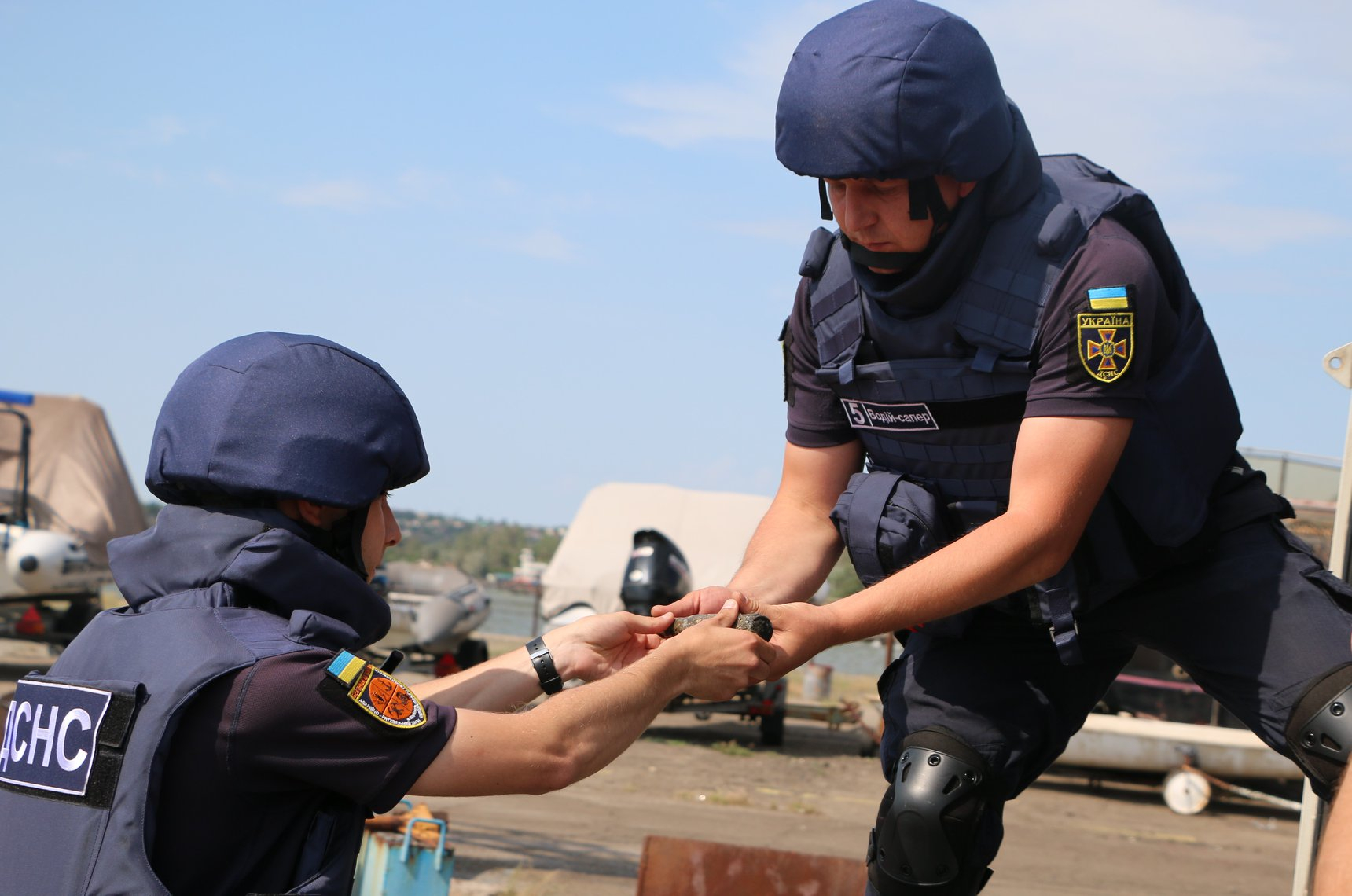 За неделю пиротехники в ООС обезвредили более 500 взрывоопасных предметов