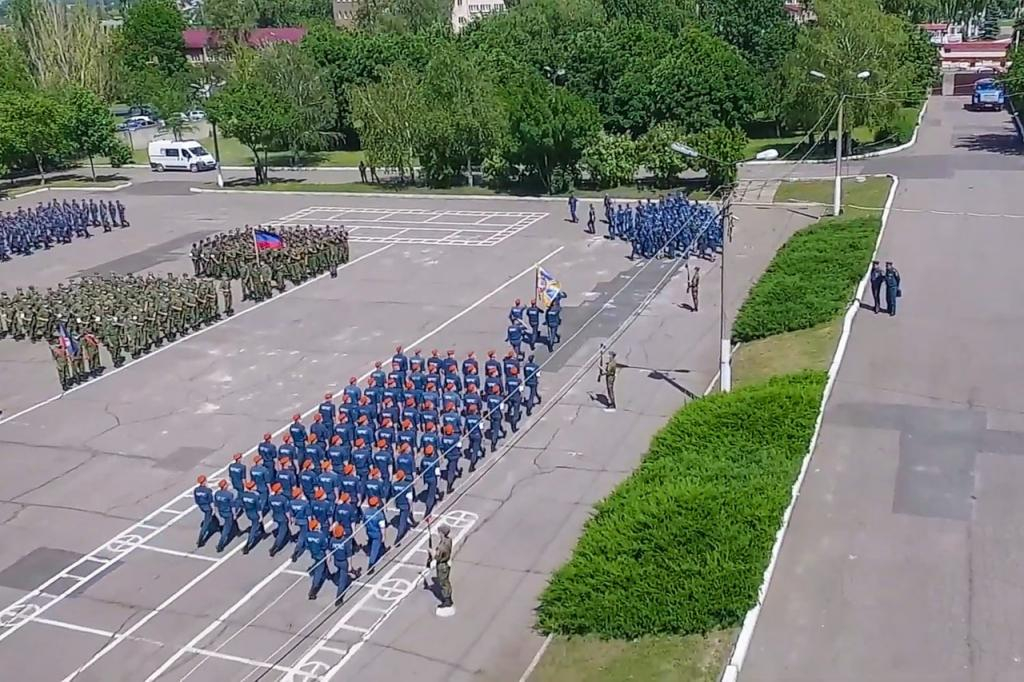В сети появились фотографии с репетиций военного парада в ОРДО