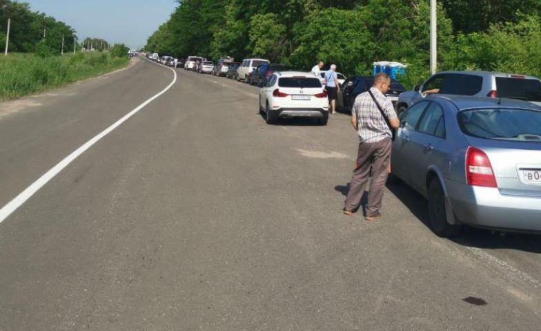 На КПП боевиков очереди желающих въехать в Украину