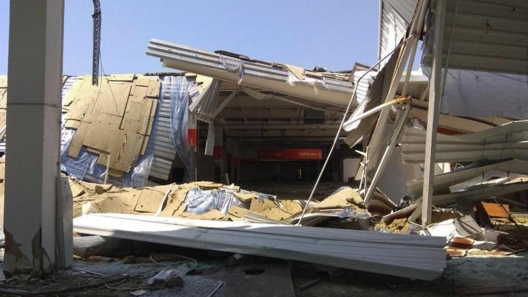 Жители оккупированной Горловки показали, как мародеры продолжают уничтожать супермаркет в одном из районов города: фото