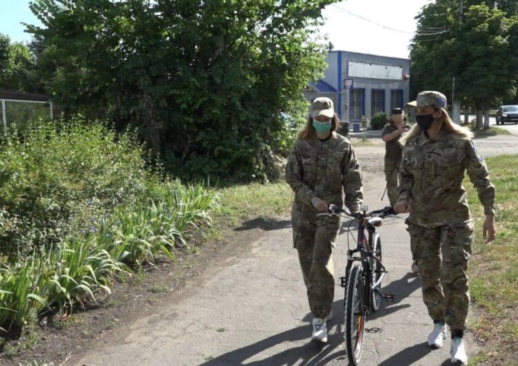 Жители Славянска и Лимана подарили сыну погибшего участника АТО велосипед