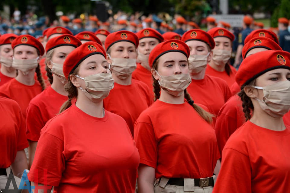 В сети всплыл секретный документ "ДНР" о военном параде: прикажут загонять молодежь