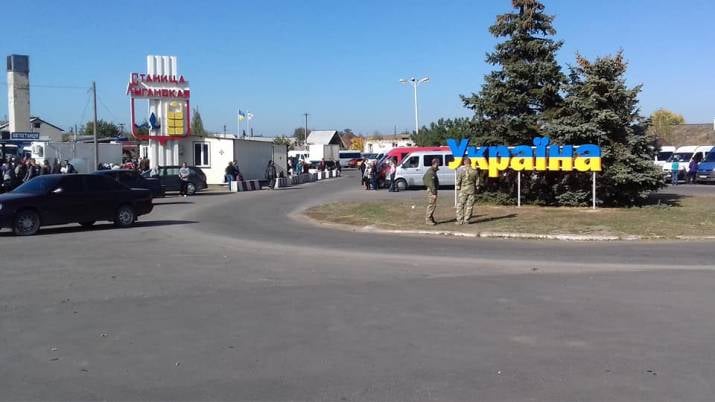 СМИ: "ЛНР" открыла пропуск через Станицу Луганскую