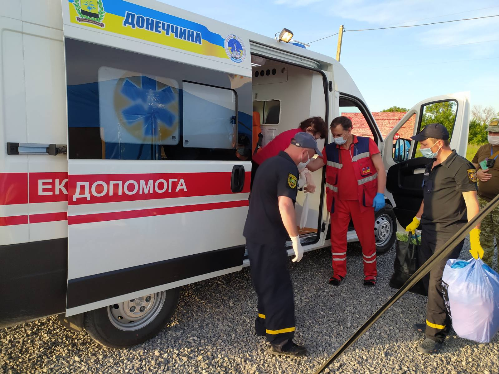 Спасатели ГСЧС за сутки оказали помощь десяткам людей на КПВВ с ОРДО