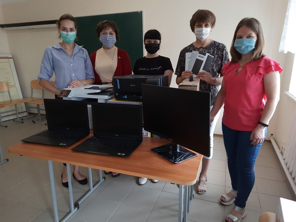 Подразделения Луганского университета получили компьютерное оборудование