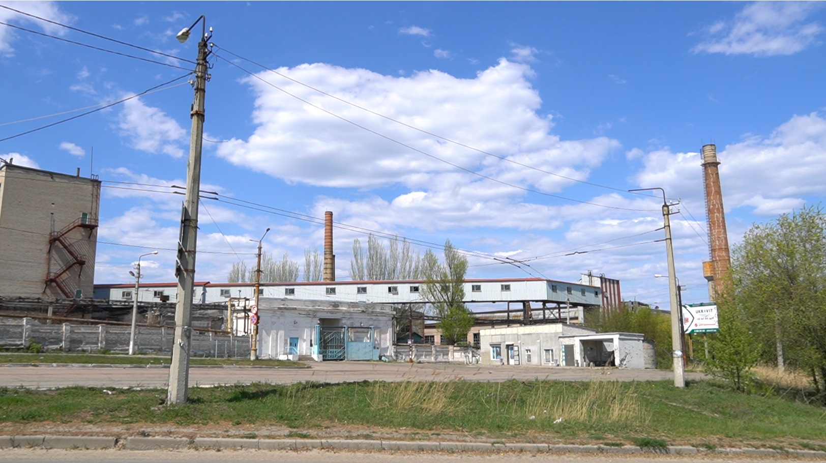 Многомиллионный металлолом. Кто режет стекольный завод в Лисичанске?