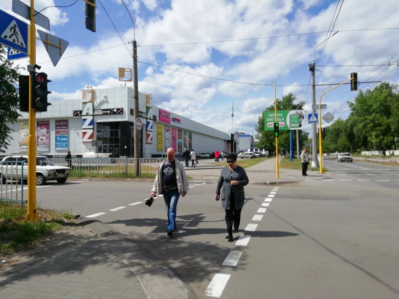 В Северодонецке сегодня оштрафовали более 60 человек за переход в неположенном месте