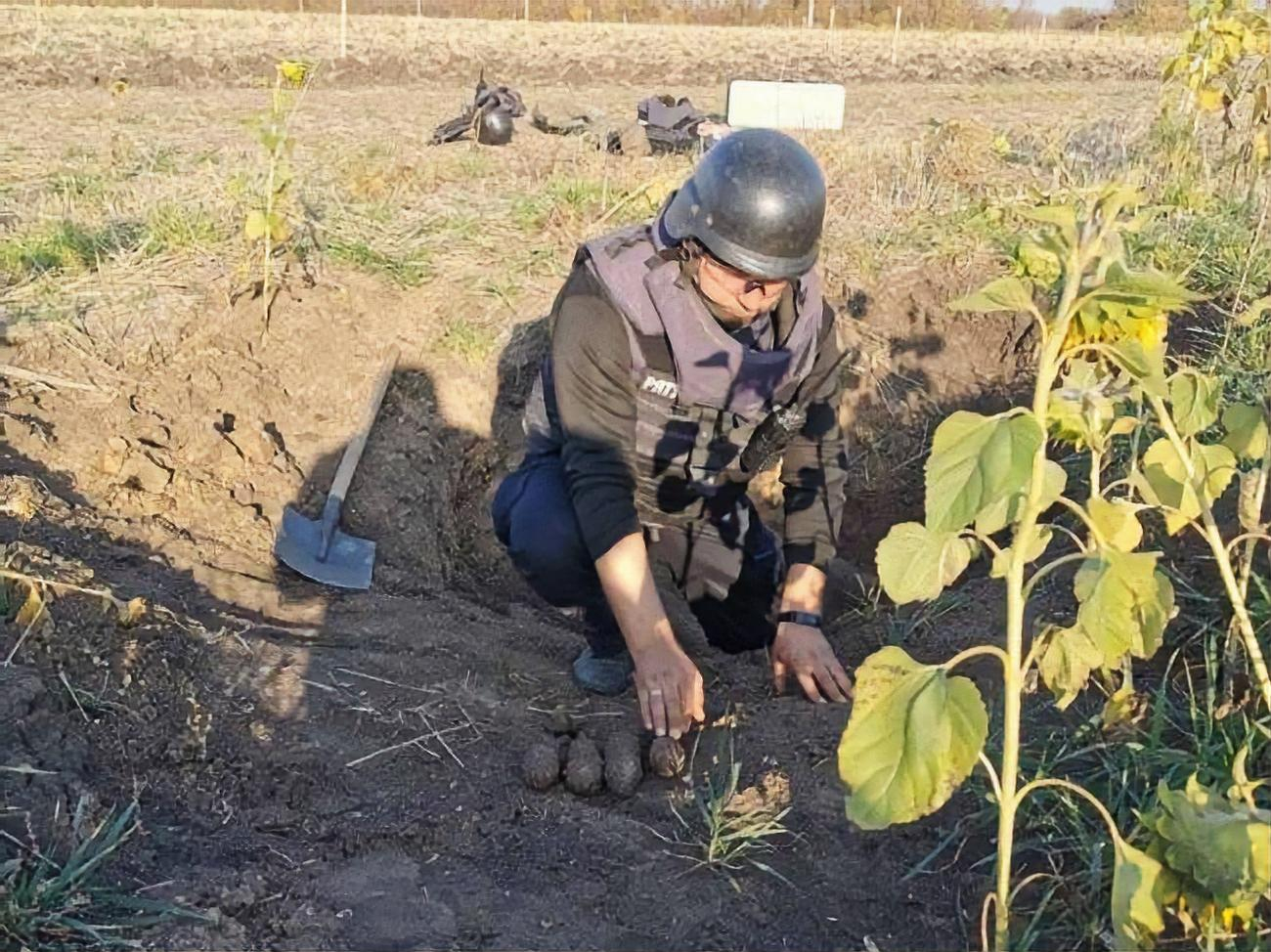 Возле Марьинки сапер ООС получил проникающее ранение, - штаб