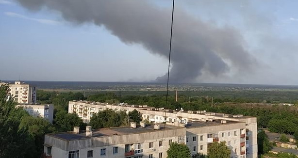 В Новоайдарском районе горит 40 гектар леса: фото и видео