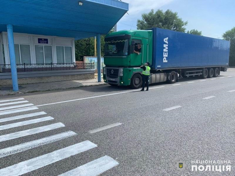Полиция Славянска проводит рейды по контролю перевозок крупногабаритных грузов
