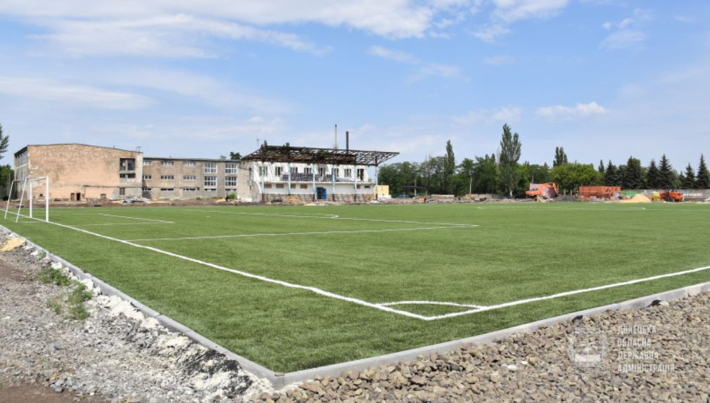 В Селидово продолжают реконструкцию стадиона "Шахтер": фото