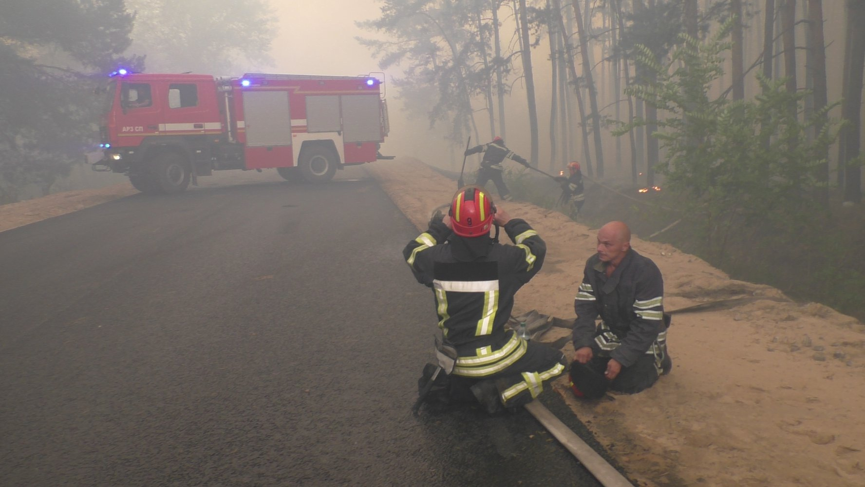 На Луганщине идет работа по очагам возгорания в Боровском лесничестве: фото