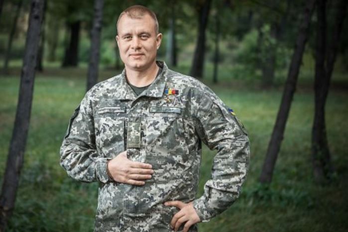 СМИ показали танкиста, который выиграл бой против трех вражеских танков на Донбассе: видео