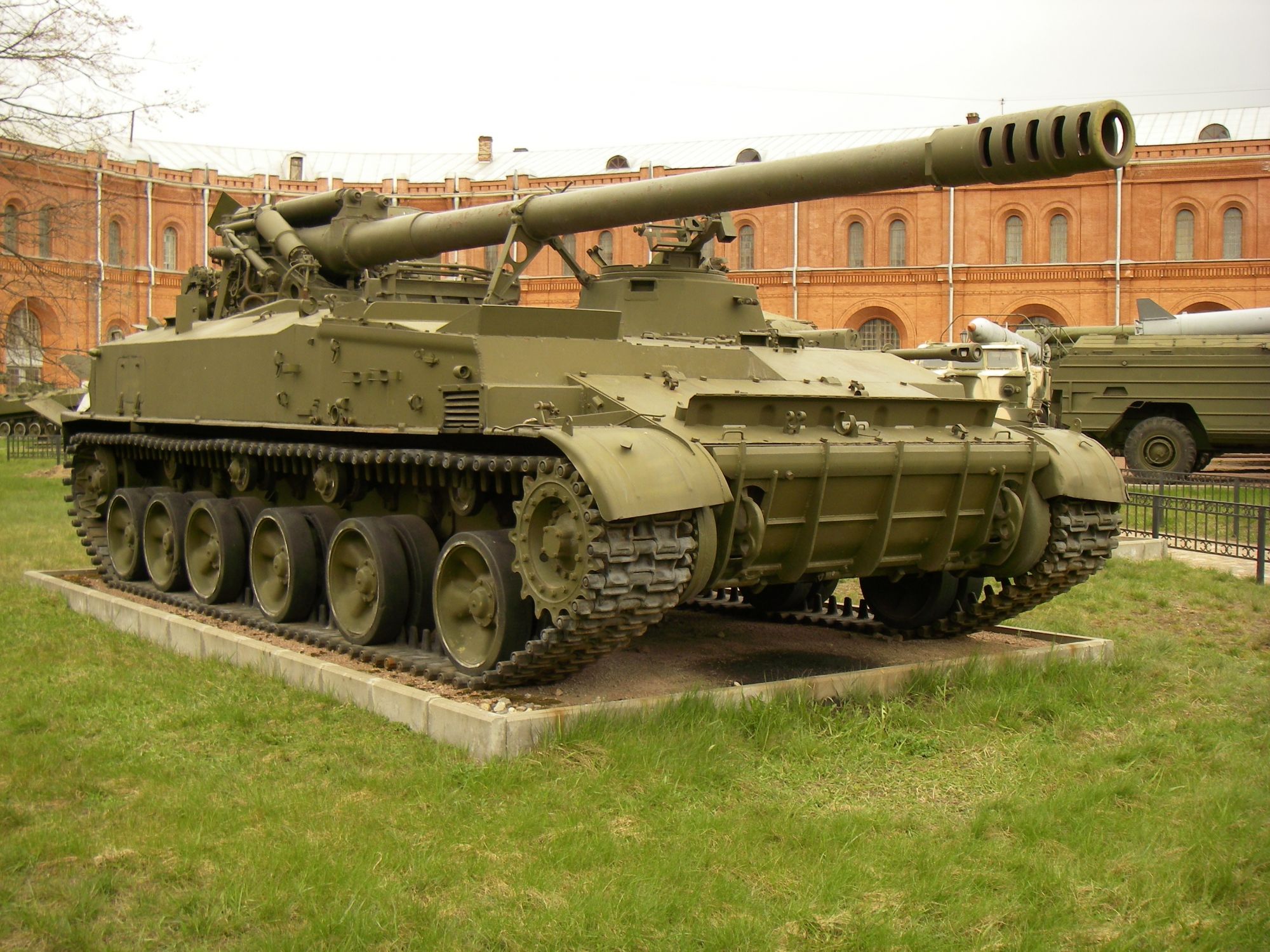 Оккупанты нарушили линию отведения: расположили танки Т-64 и "Гиацинт С"